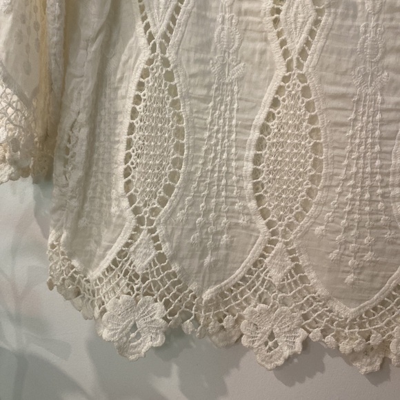 Beautiful white lace Banana Republic shirt - Picture 2 of 4